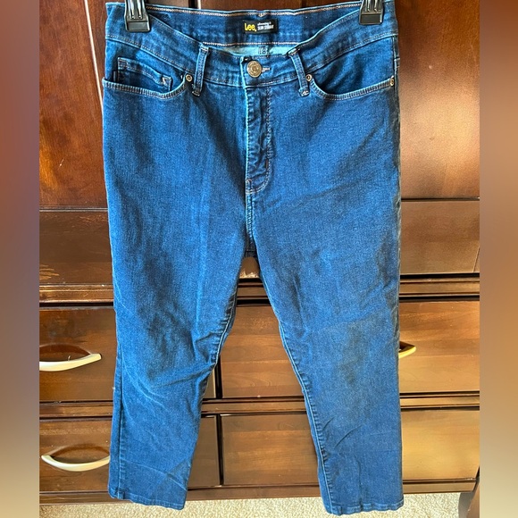Lee Denim - Lee Slimming Fit Slim Straight Jeans Women’s Size 8 Short